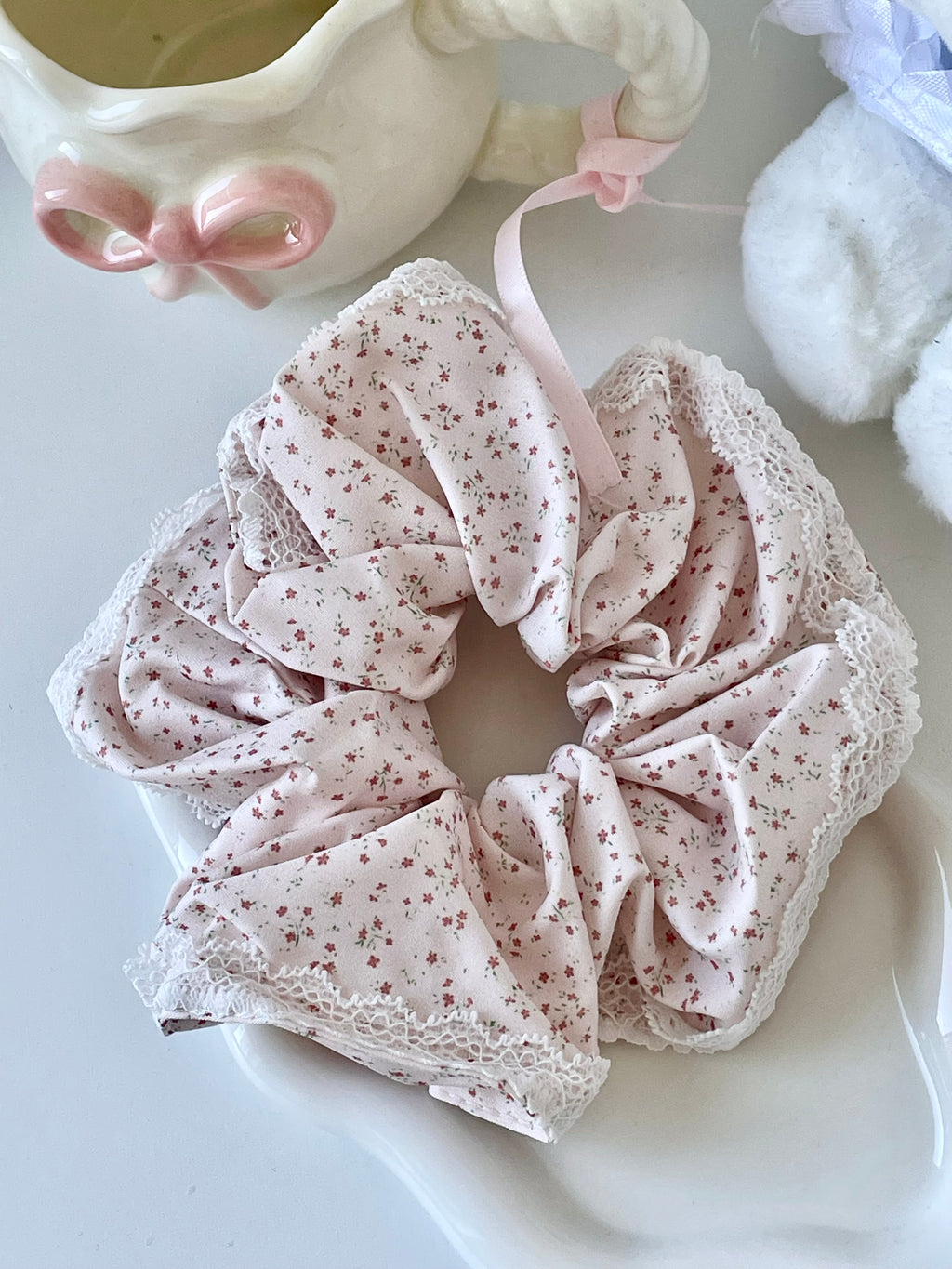 Scrunchie - Lace Blossom